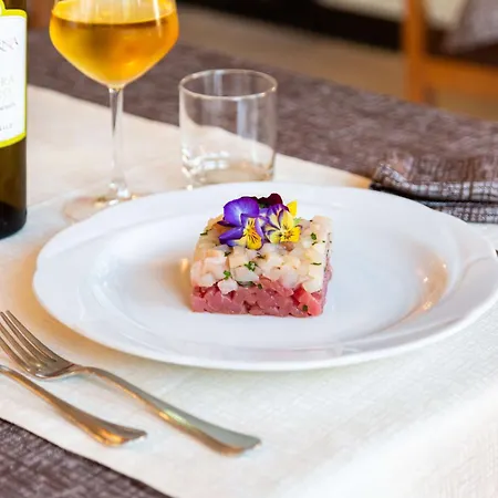 Western Imperiale 4*