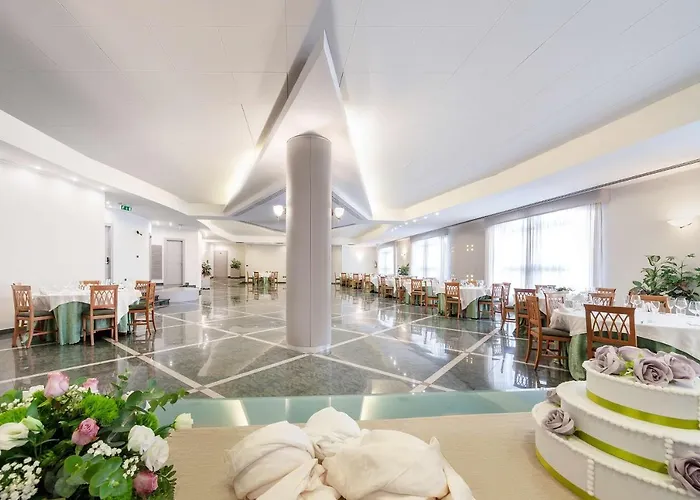 Western Imperiale Отель Нова-Сири-Марина